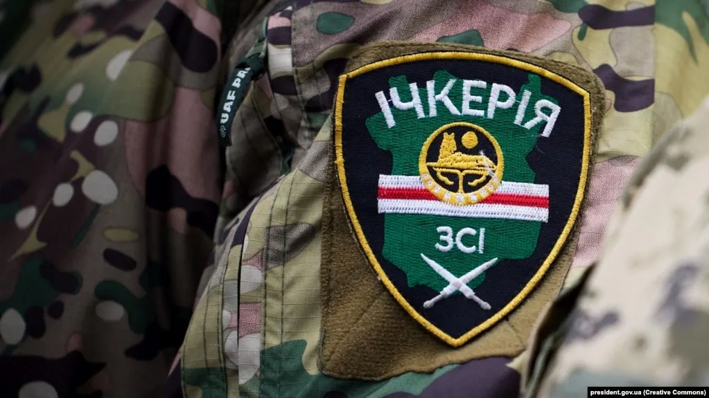 Росфинмониторинг включил «Чеченскую Республику Ичкерию» и её зарубежные подразделения в список террористических и экстремистских организаций после решения суда в Грозном, признавшего Ичкерию террористической. Российские спецслужбы связывают структуру с участием в боевых действиях на стороне Украины и диверсиями в приграничных регионах.