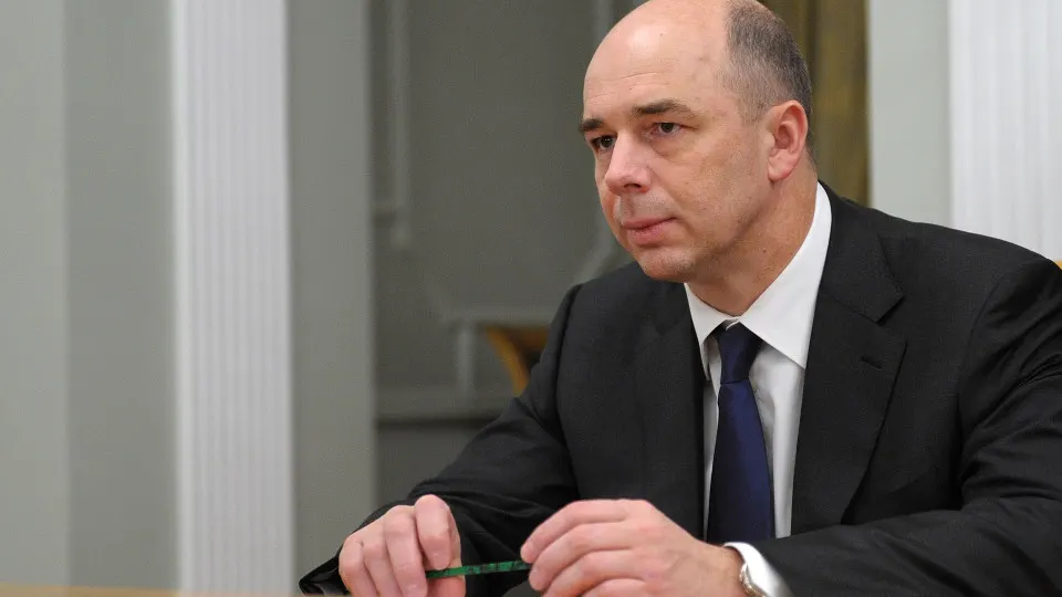 Глава министерства сообщил, что нейросети помогают оптимизировать распределение средств и выявлять неплательщиков, однако решения по бюджету принимает человек. При этом совокупный дефицит бюджетов достиг рекордных значений в 2025 году.