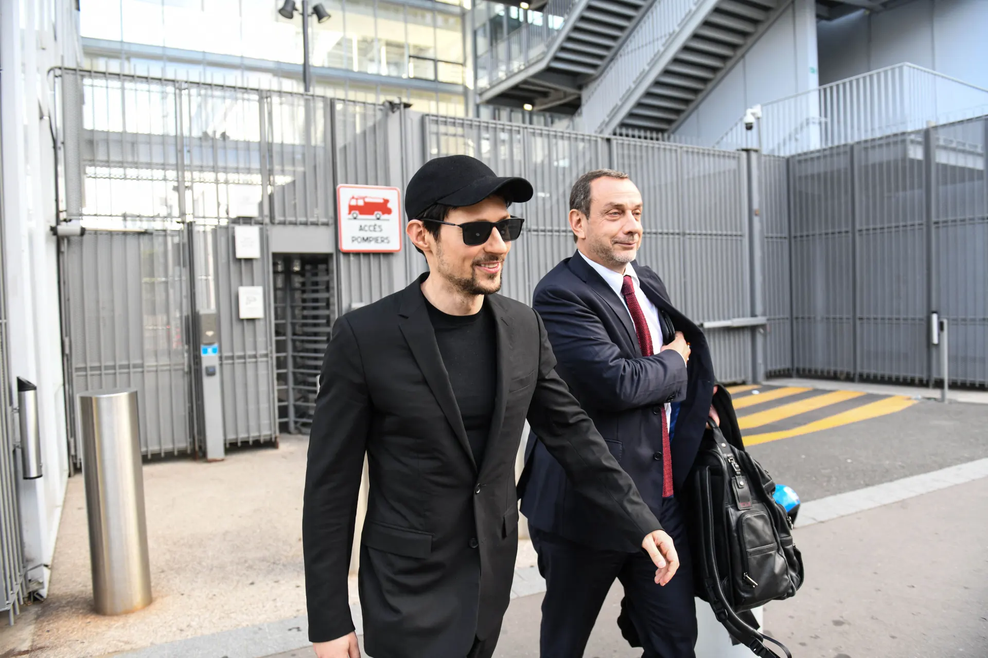 Основатель Telegram выложил в своем канале песню «Свой живой интернет», созданную с помощью ИИ и посвящённую ограничениям в сети и обходу блокировок, на фоне усиливающегося давления российских властей на мессенджер.