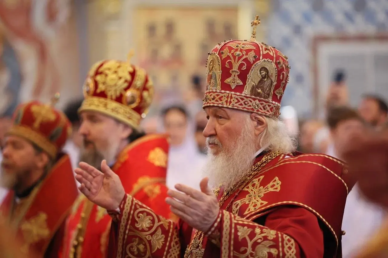 Перед визитом патриарха в Краснодар полиция проверяла местных активистов, протестовавших против строительства крупного храма в Юбилейном. Вместо закладки святыню не заложили — патриарх посетил другие объекты региона.
