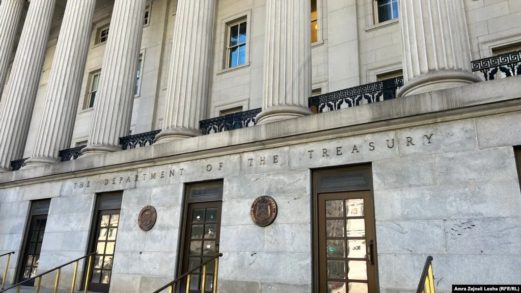 Министерство финансов США объявило о санкциях против компаний и частных лиц из Ирана, Турции и ОАЭ, которые, по данным Вашингтона, помогают Тегерану закупать вооружение и пополнять запасы ракет и беспилотников.