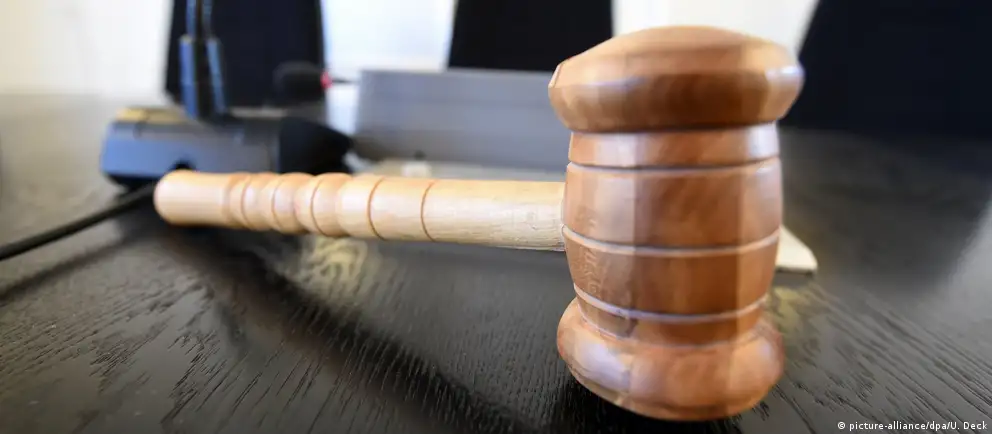 Советский районный суд Воронежа признал 24‑летнего Романа Мальцева виновным в демонстрации запрещённой символики на основании рапорта сотрудника Центра «Э». Ранее Верховный суд признал «Международное движение сатанизма» экстремистским.