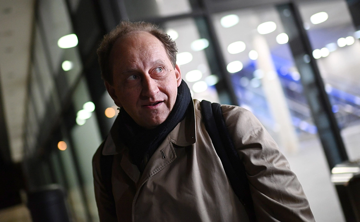 Москва выразила протест Берлину после встречи депутата Бундестага с главой «Чеченской Республики Ичкерия». В Чечне ранее объявили ЧРИ террористической организацией; Закаев проживает в Великобритании и связывается с батальоном, участвующим в боевых действиях на стороне Украины.