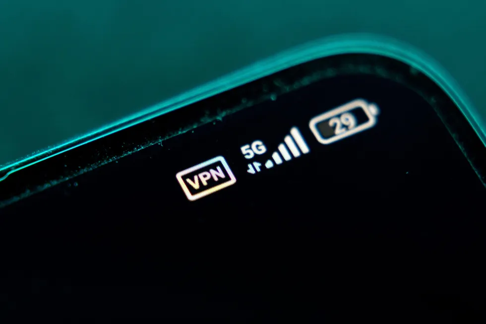 Разработчики программного обеспечения направили в правительство обращение с критикой текущих блокировок и ограничений VPN, указав на технические и социальные риски для Рунета и ИТ-отрасли и предложив создать общий экспертный орган для выработки новой политики.