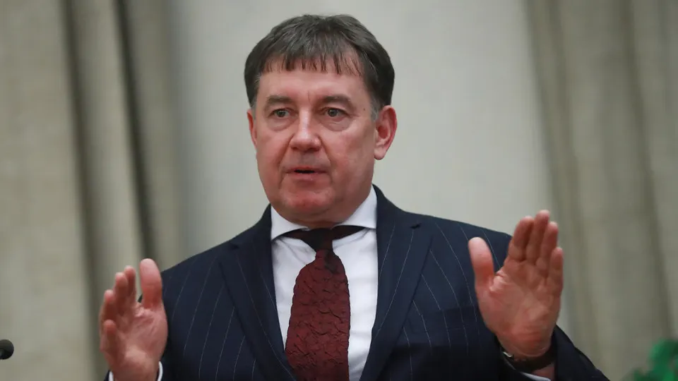 Мосгорсуд подтвердил решение о национализации сети гостиниц Marton и десятков объектов недвижимости, связанных с бывшим председателем Совета судей России Виктором Момотовым, которого Генпрокуратура связывает с криминальными авторитетами и нелегальным бизнесом.