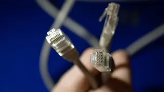 Крупные российские разработчики программного обеспечения призвали власти пересмотреть политику блокировок и отказались от идеи «белых списков», предупреждая о рисках для инфраструктуры Рунета и работы ИТ-отрасли.