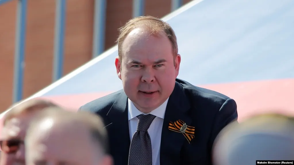 Мать руководителя администрации президента Антона Вайно и мать первого вице-премьера Дениса Мантурова заработали миллиарды рублей на займах оборонной группе «Сфера» и уступке прав требования долгов, следует из финансовой документации компании.