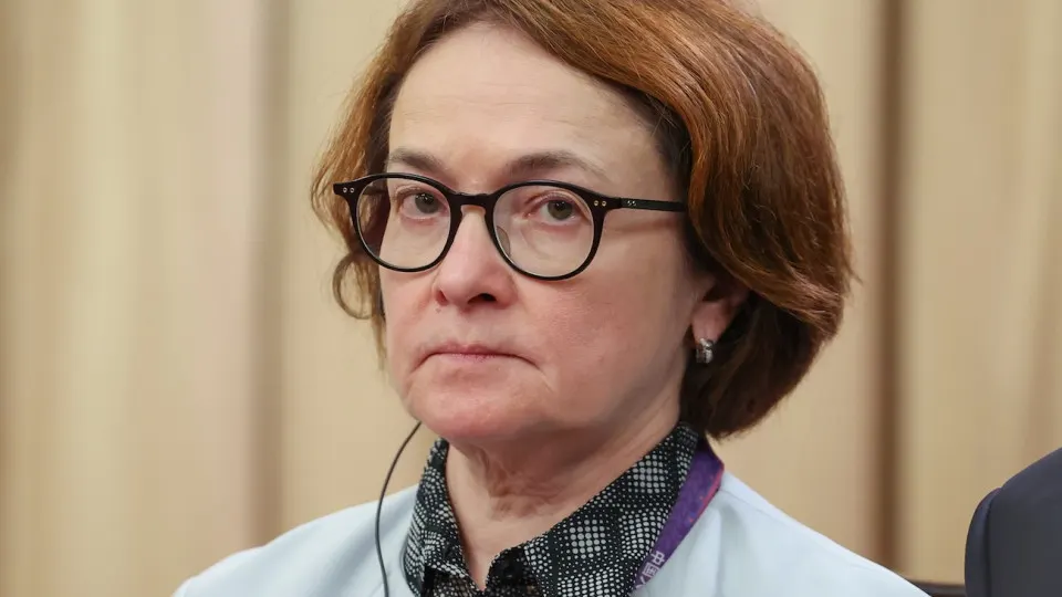 Центробанк сообщил о замедлении экономики России в первом квартале 2026 года: ВВП сократился, промышленность балансировала на грани рецессии, а потребители перешли к режиму жесткой экономии, несмотря на ожидаемый рост нефтяных доходов из‑за войны в Иране.