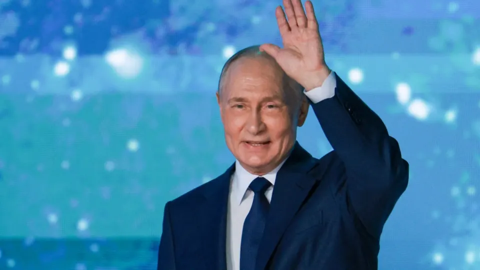 Президент Владимир Путин заявил, что во время ограничений или сбоев мобильного интернета россияне должны сохранять доступ к жизненно важным онлайн‑сервисам, включая Госуслуги, платёжные системы и запись к врачу.