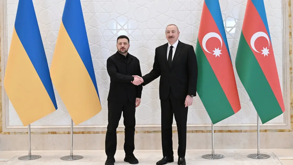 Ильхам Алиев и Владимир Зеленский в Габале договорились развивать совместные проекты в оборонно-промышленной сфере, энергетике и аграрном секторе, а также обсудили возможность проведения трехсторонних переговоров по миру с участием России и США.