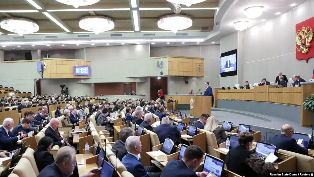 Депутаты приняли законопроект, позволяющий президенту направлять Вооружённые силы за границу для защиты прав и освобождения российских граждан, задержанных или преследуемых за рубежом; документ вызывает опасения по поводу эскалации с Западом.