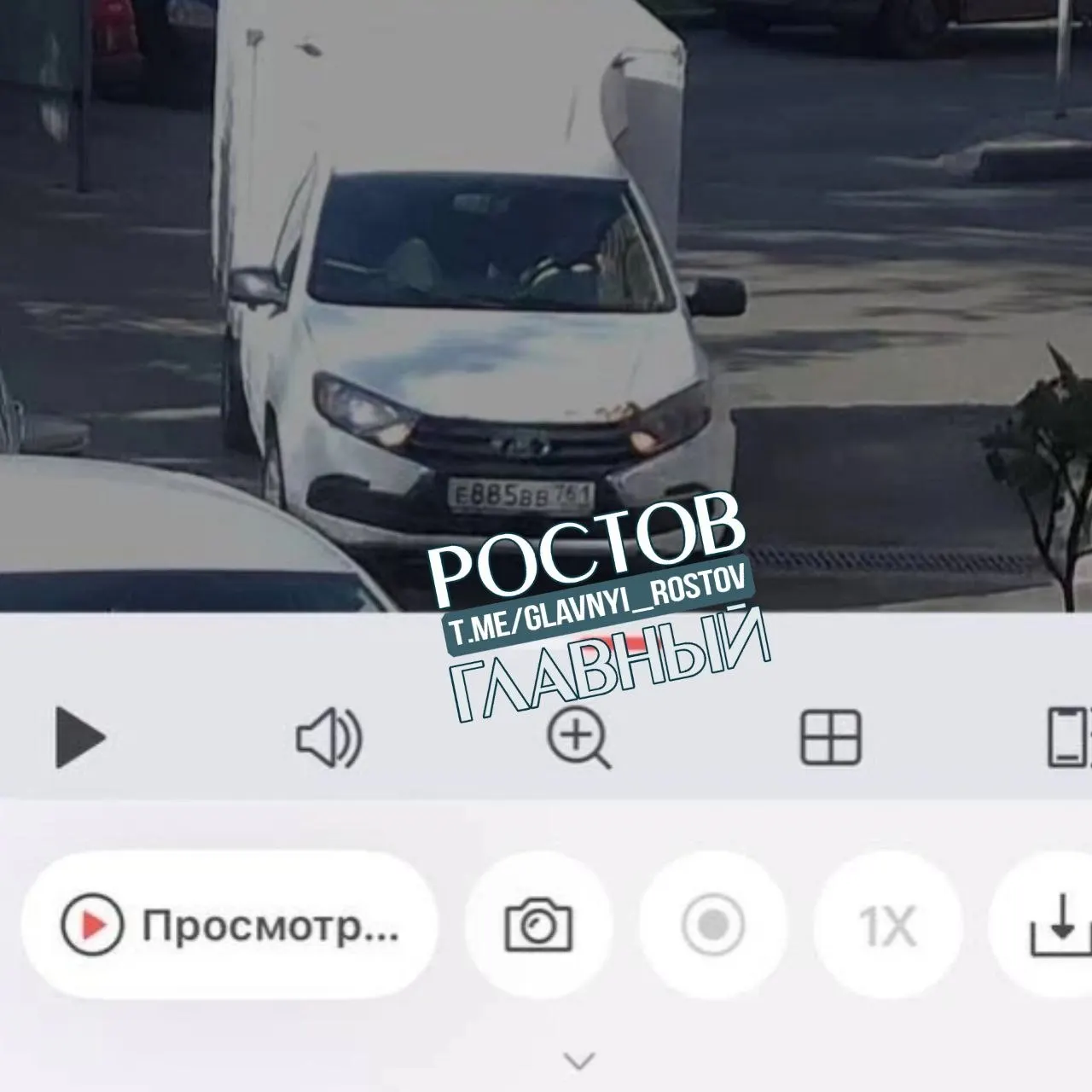 Во дворе дома на 26-й Линии, д.35/1 неизвестный автомобиль повредил шлагбаум и уехал с места. Просьба сообщать свидетелей и любую информацию в правоохранительные органы.