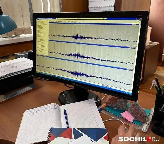 Жители Сочи ощутили подземный толчок — магнитуда зафиксирована на уровне 3,9 балла.