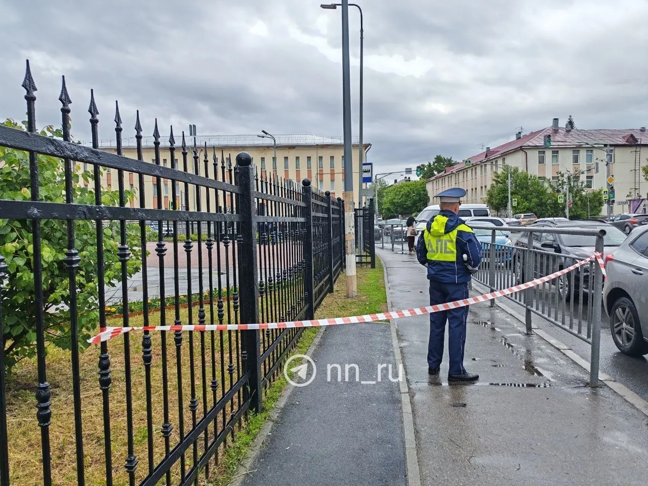 Несколько беспилотников были сбиты над регионом. В Нижнем Новгороде повреждено здание областного суда, по предварительным данным пострадавших нет. На месте работают полиция, МЧС и спецслужбы.