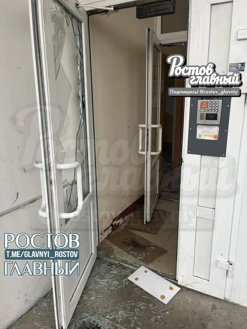 Двое мужчин попытались открыть дверь без ключа на Жданова, 11 (Левенцовка) и разбили стекло. Предположительно они сняли квартиру на сутки; найти их пока не удалось.