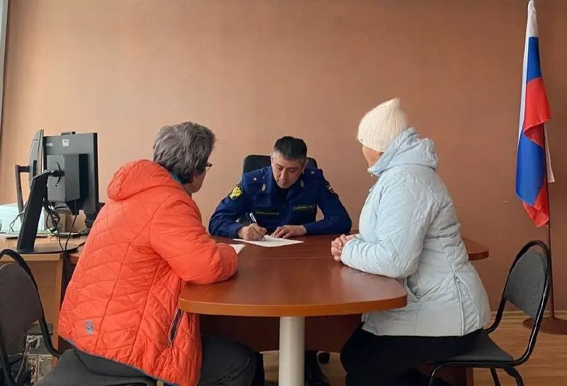 По предложению президента прокурора Мурманской области Сергея Паволина направляют на аналогичную должность в Иркутской области. В Иркутске рассчитывают, что он займётся наведением порядка в сфере ЖКХ.