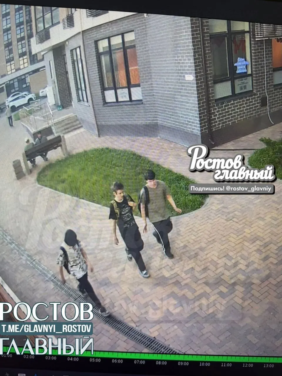 В жилом комплексе «Рубин» подростки нашли кошелёк на лавочке, забрали деньги, вернули сам кошелёк консьержу и скрылись. Пострадавший требует возмещения и называет произошедшее кражей.