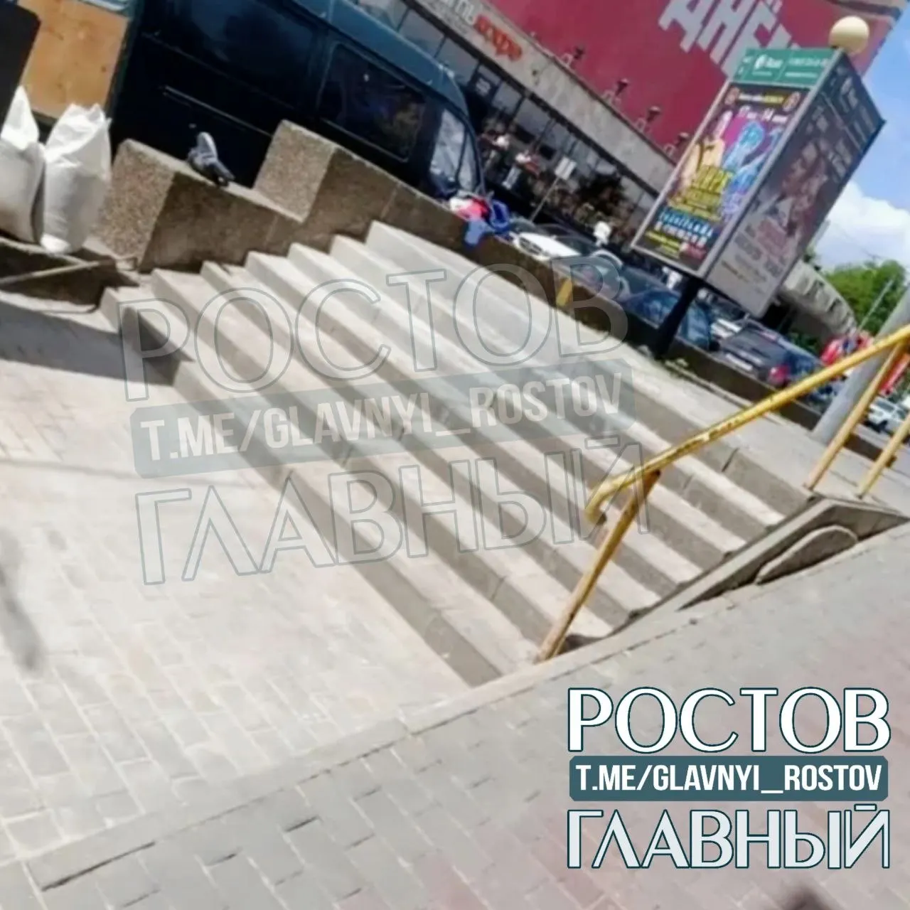 Жительница отмечает, что с 25 по 28 мая состояние ступеней на Театральной площади заметно улучшилось — ремонт провели после обращения.