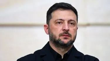 Президент Украины заявил, что российские войска продолжают атаки вопреки объявленному перемирию; Киев обещает зеркальную реакцию в случае возобновления полномасштабных боевых действий.