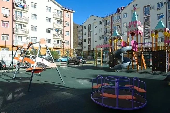 В Сочи планируют полную инвентаризацию свыше 500 детских игровых площадок — проверят состояние оборудования и покрытий. Жителей просят активнее голосовать за благоустройство в проекте «Инфраструктура для жизни».