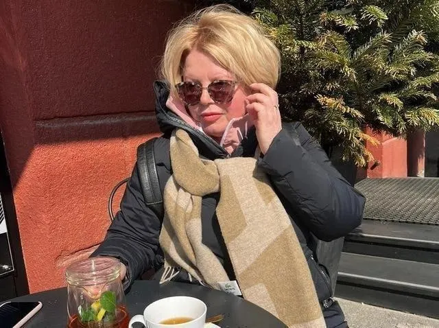 Ирину Панину, задержанную по делу о злоупотреблении должностными полномочиями с тяжкими последствиями, перевели из следственного изолятора под запрет определённых действий. По тому же делу задержаны ещё несколько сотрудников комитета.