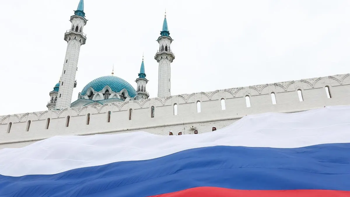 Проект предполагает поправки в КоАП с введением новых составов «преступлений против интересов РФ», а также механизмом ареста имущества релокантов — инициатива исходит от Госсовета Татарстана.