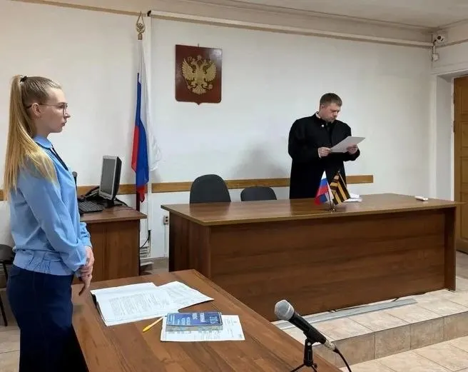 18‑летний житель Краснодара признан виновным в пособничестве телефонным мошенникам: у 86‑летнего мужчины похищено почти миллион рублей, ему назначено наказание — 1,3 года лишения свободы.