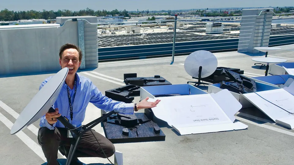 Правительство ограничило импорт радиоэлектронных средств для передачи и приёма сигналов от зарубежных спутников. Решение принято на фоне ужесточения контроля интернета и серий отключений мобильной связи.