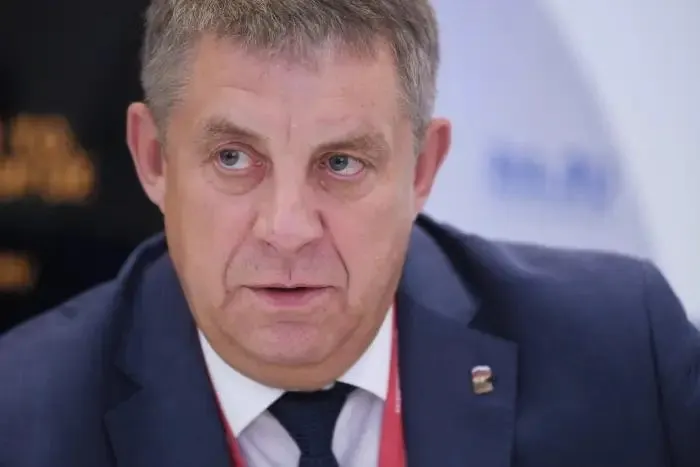 После отставки Александр Богомаз рассматривается на замещение вакантного депутатского мандата. Одновременно обсуждаются возможные назначения других отставных губернаторов на фоне уголовных дел, связанных со строительством оборонительных сооружений.