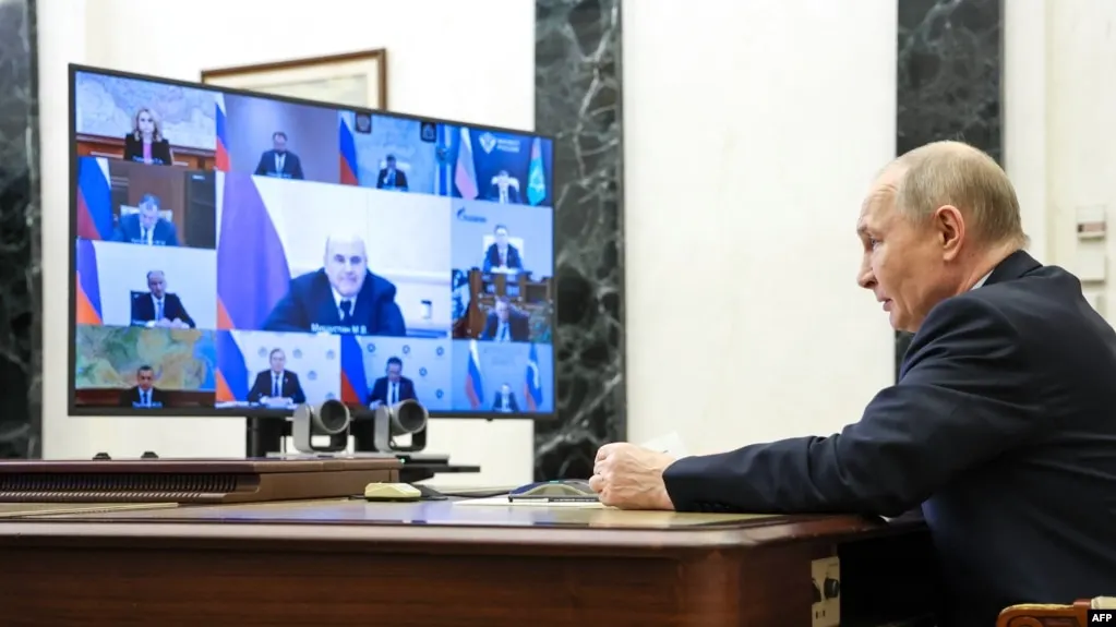 Опубликован документ, который, как утверждается, представляет доклад европейской разведки: в Кремле якобы обеспокоены риском заговора или госпереворота, усилением охраны Путина и возможным использованием дронов.