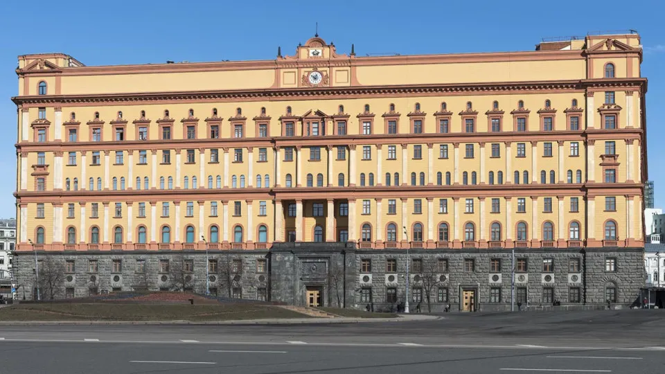 Глава Пограничной службы ФСБ заявил о нарушениях договоров со стороны Финляндии и Эстонии, росте провокаций и обострении ситуации на западных рубежах России; в ответ, по его словам, российские силы на границе будут усиливаться.