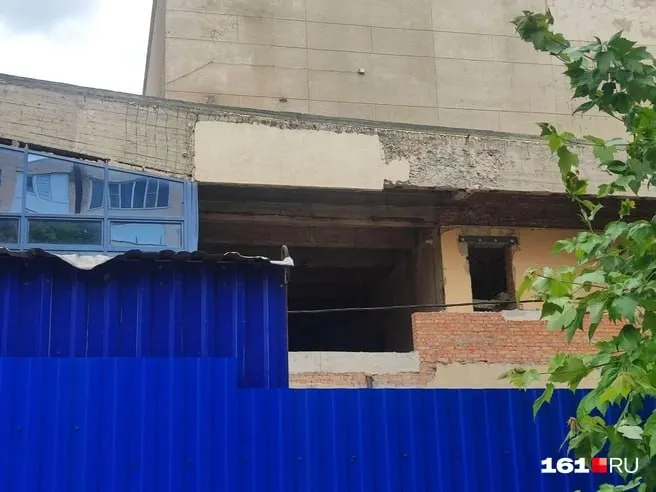 С августа филармония должна переехать в помещение на Большой Садовой из‑за капитального ремонта основной площадки — переезд может занять около трёх лет.