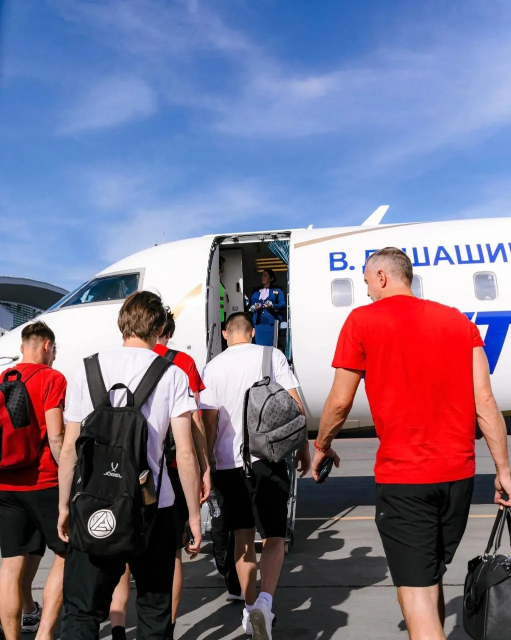 Экс-капитан сборной России прибыл в Волгоград на игру «Акрон» — «Ротор», которая сегодня начнётся на «Волгоград Арене» в 19:30.