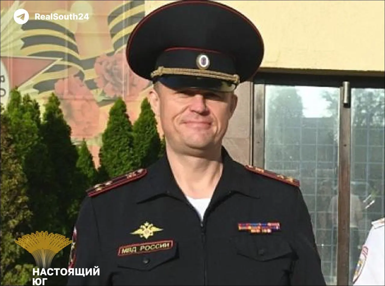 Прокуратура через суд требует вернуть в доход государства 15 млн рублей от бывшего руководителя УМВД по Ростову и его подчинённого. Сам экс‑чиновник вину отрицает и во время процесса подал ходатайство о направлении на спецоперацию.