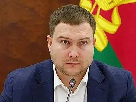 В Ленинском районном суде Краснодара назначено заседание по делу Александра Нестеренко, обвиняемого в превышении должностных полномочий при приёмке работ по ремонту школы в Херсонской области. Контракт — около 300 млн руб., ущерб бюджету — десятки миллионов; обвиняемый под домашним арестом и сотрудничает со следствием.