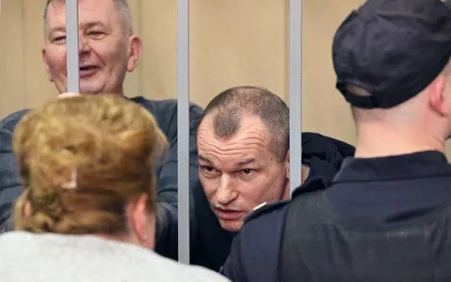 Девять фигурантов признаны виновными в получении взяток на более чем 114 млн рублей за ускоренное подключение объектов к газоснабжению. Наказания — от 8 до 22 лет лишения свободы.