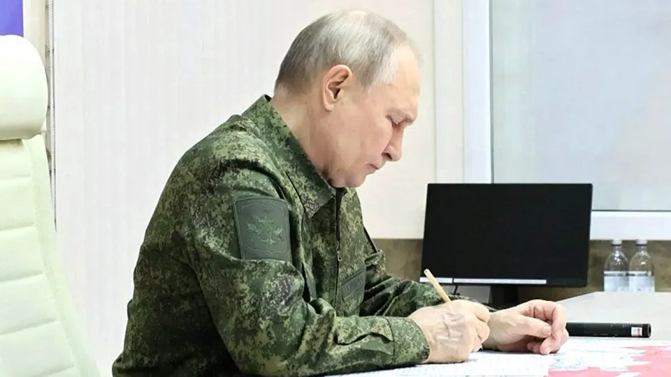 После затяжных потерь в Украине, усиления атак дронов и принятия законов, дающих право применять армию за рубежом для «защиты граждан», европейские ведомства всё чаще рассматривают сценарий эскалации вокруг Балтийских стран в ближайшие 12 месяцев.