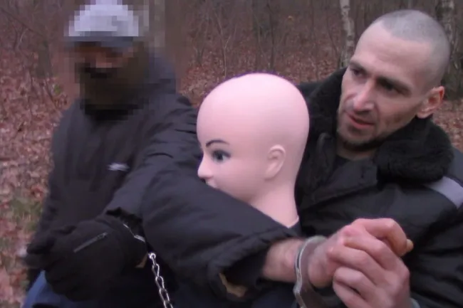 В Ленинградской области объявлен розыск 41‑летнего Андрея Кийко, ранее осуждённого за серию нападений на женщин. В поисках участвуют подразделения Минобороны и полиции.