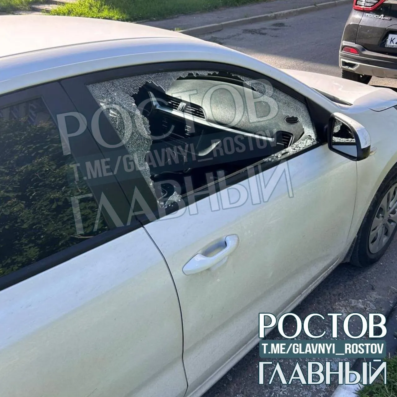 Ночью в Александровке неизвестные повредили несколько припаркованных машин: разбиты стёкла, открыты бензобаки и бардачки; в Западном районе пострадало около 18 автомобилей. Водителей просят не оставлять ценности в салоне и по возможности парковаться под камерами.