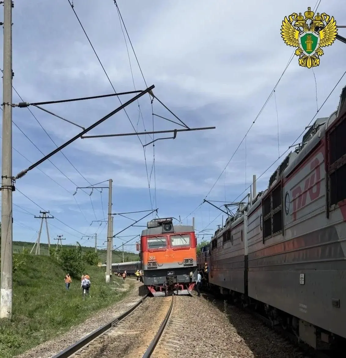 Инцидент произошёл в Саратовской области на маршруте через Волгоград в Сочи; по предварительным данным, обошлось без пострадавших, информацию подтвердили в Южной транспортной прокуратуре.