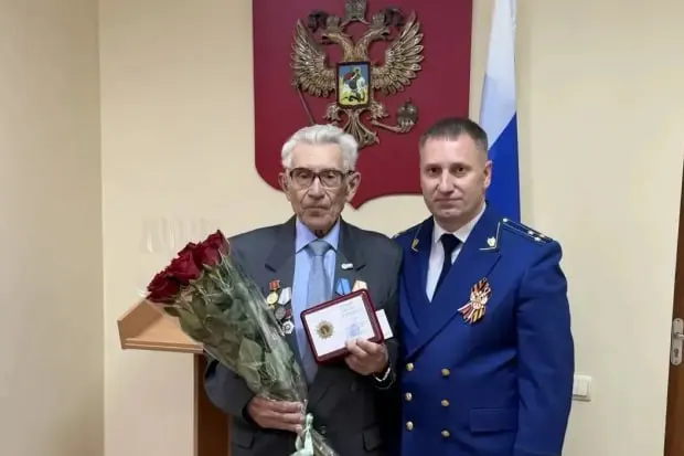 Несмотря на сложности с документами, лечением и услугами, люди добиваются статусов, компенсаций и ремонта — от Волгограда до Камчатки.
