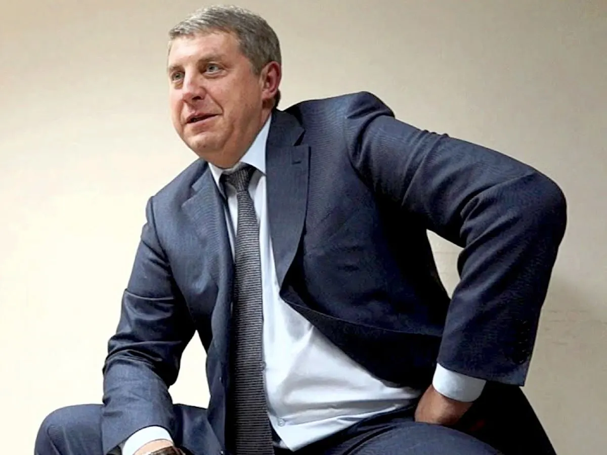 Президент вручил орден бывшему губернатору Брянской области Александру Богомазу за многолетнюю работу. 13 мая также ушли в отставку губернаторы Белгородской и Брянской областей — назначены временно исполняющие обязанности.