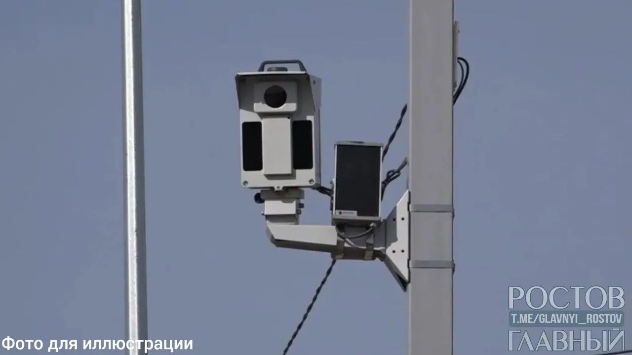 В районе улицы Космонавтов смонтировали две камеры видеонаблюдения для контроля соблюдения правил дорожного движения — местные жители положительно оценивают инициативу.