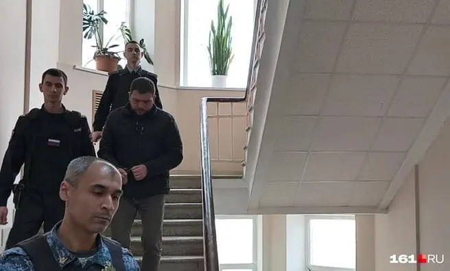 Октябрьский райсуд изъял в доход государства имущество экс-оперуполномоченного, обвиняемого во взятке в особо крупном размере; у фигуранта обнаружили более 73 млн рублей в виде недвижимости, планируется также изъятие 15 млн руб.