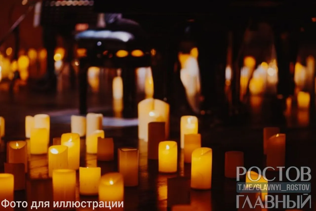 Посетители ДК «Ростсельмаш» купили билеты на «концерт при свечах», но мероприятие не состоялось: охрана не знала о событии, на место приехала полиция, люди требуют возврата денег.