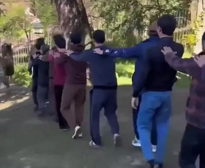 В Сочи в ходе проверок обнаружили 44 нелегальных мигранта (28 — проживали в России без разрешения). Всего задержаны 80 граждан Таджикистана, Туркменистана и Узбекистана. Трёх работодателей привлекли к ответственности.