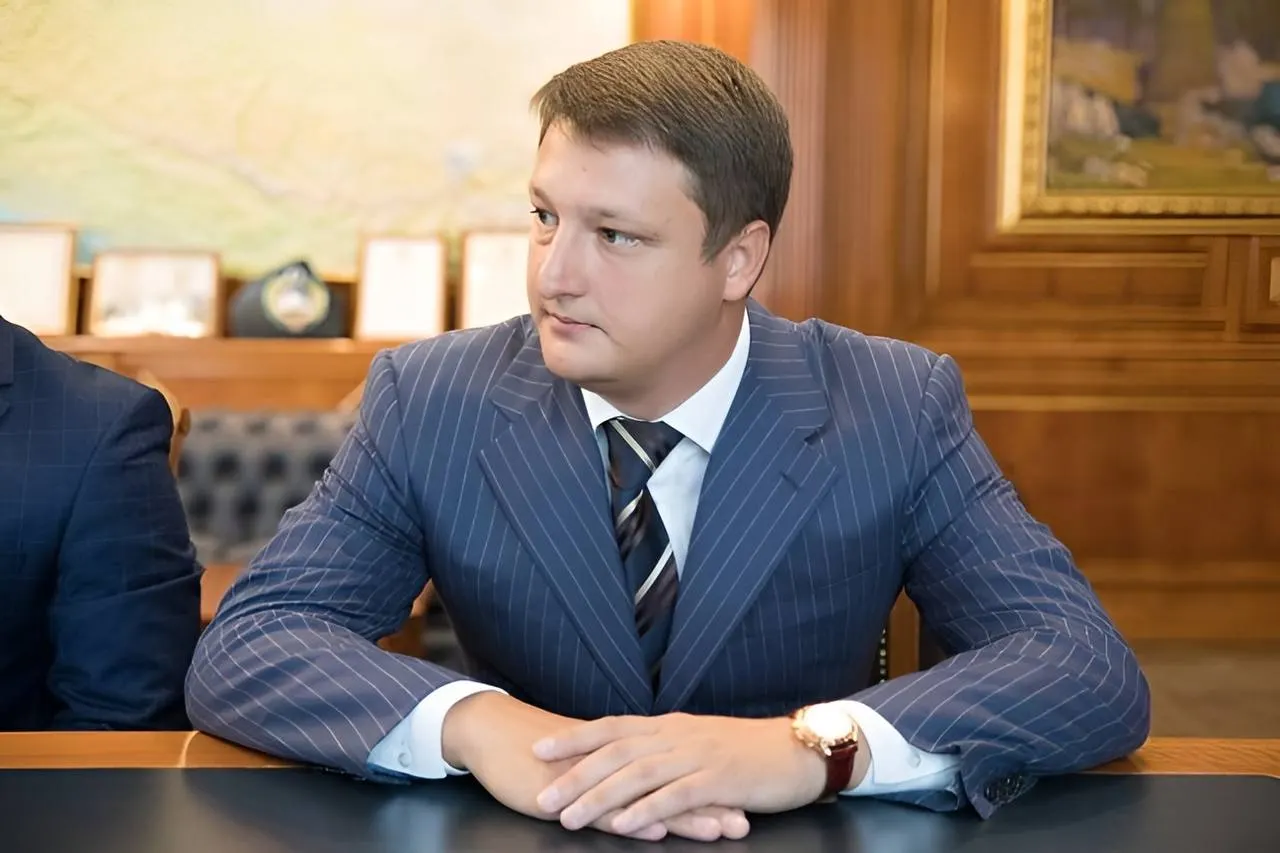 Суд обратил в доход государства 22 объекта недвижимости и три автомобиля, также взыскано 64,6 млн рублей. Прокуратура требует дополнительно изъять активы ещё на 310 млн рублей; экс-министра арестовали по делу о фиктивном аукционе.
