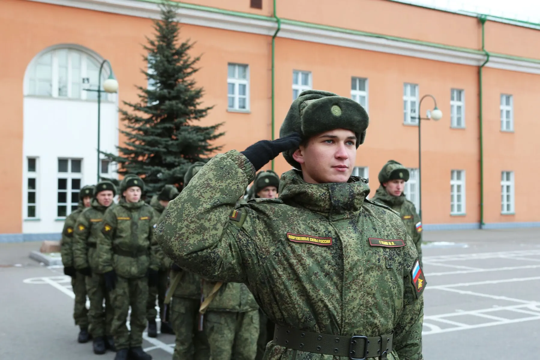 Генпрокуратура предложила новый приказ, расширяющий полномочия прокуроров по контролю за учётом военнообязанных. Проверки охватят органы власти, работодателей, военкоматы, МВД и ФСИН; документ может усилить розыск уклонистов и встроить прокуратуру в мобилизационную систему.