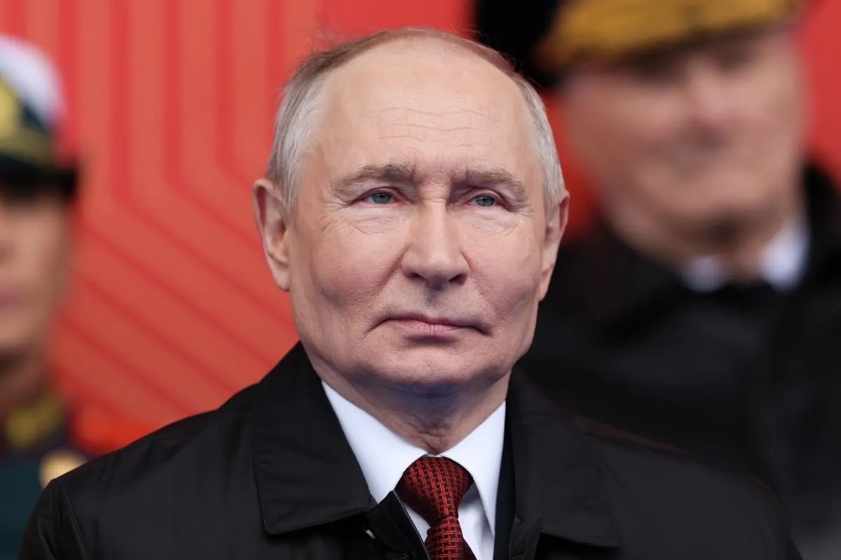 Введён отдельный порядок получения российского гражданства для совершеннолетних и лиц без гражданства, постоянно проживающих в Приднестровье. Заявления примут российские диппредставительства и консульства; потребуется подтверждение регистрации по месту жительства. Указ вступает в силу со дня официального опубликования.