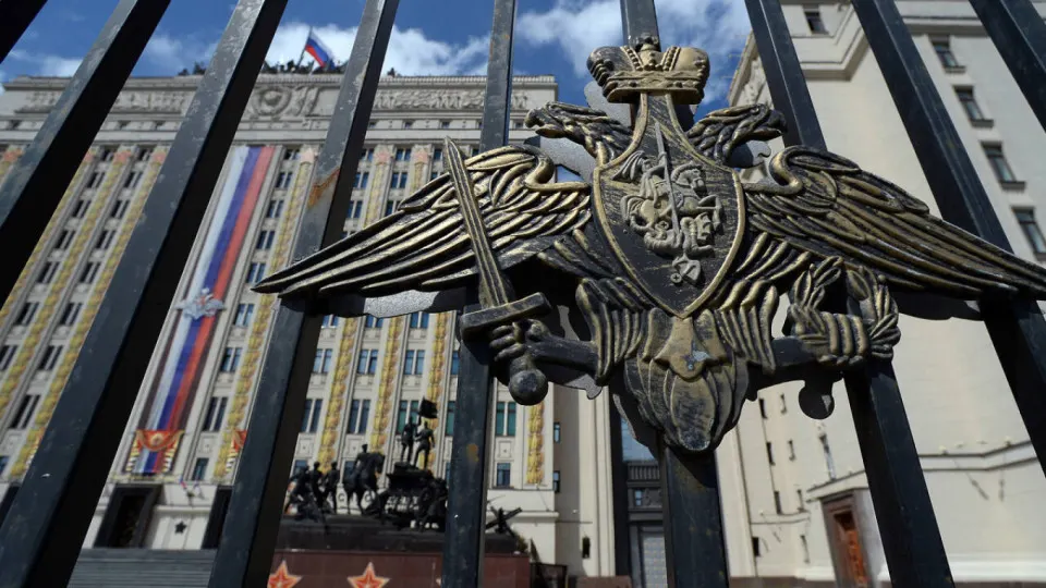 Военному ведомству предлагают получать в управление акции, технику и площадки национализированных предприятий стройиндустрии без передачи через Росимущество — чтобы быстрее использовать мощности для гособоронзаказа.
